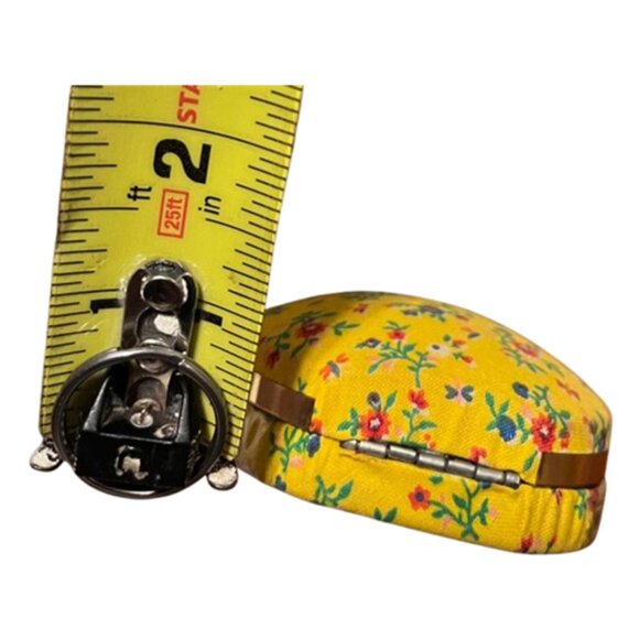 Vintage Small Sewing Kit - Picture 5 of 6